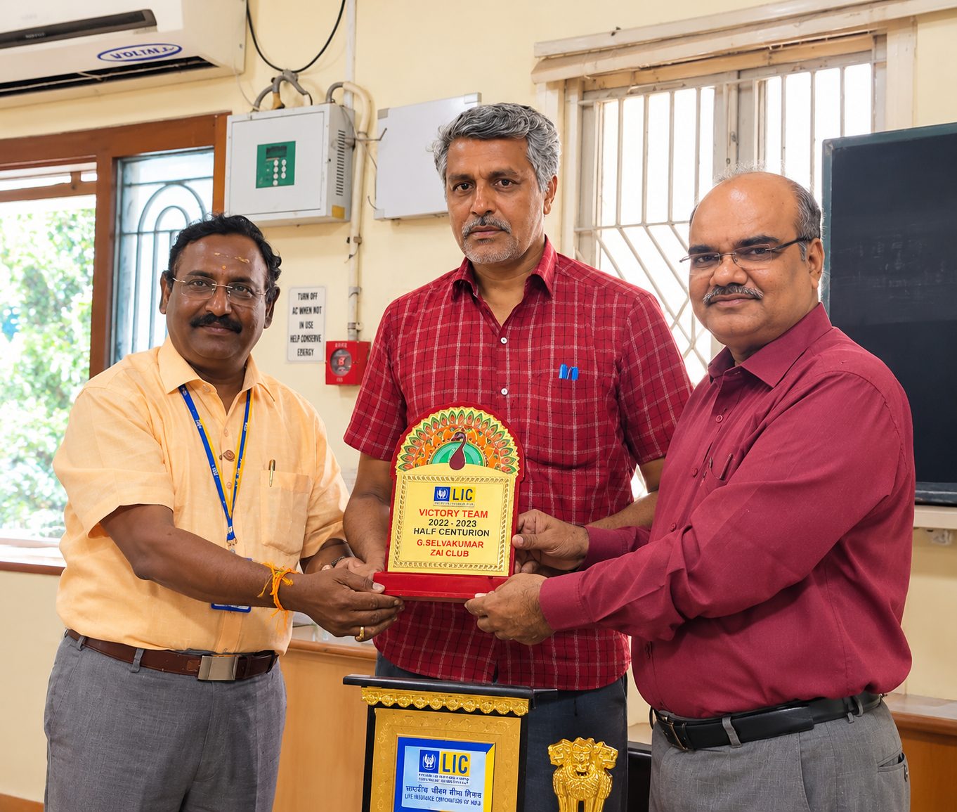 G. Selvakumar receiving the Centurion plaque for 2025-26