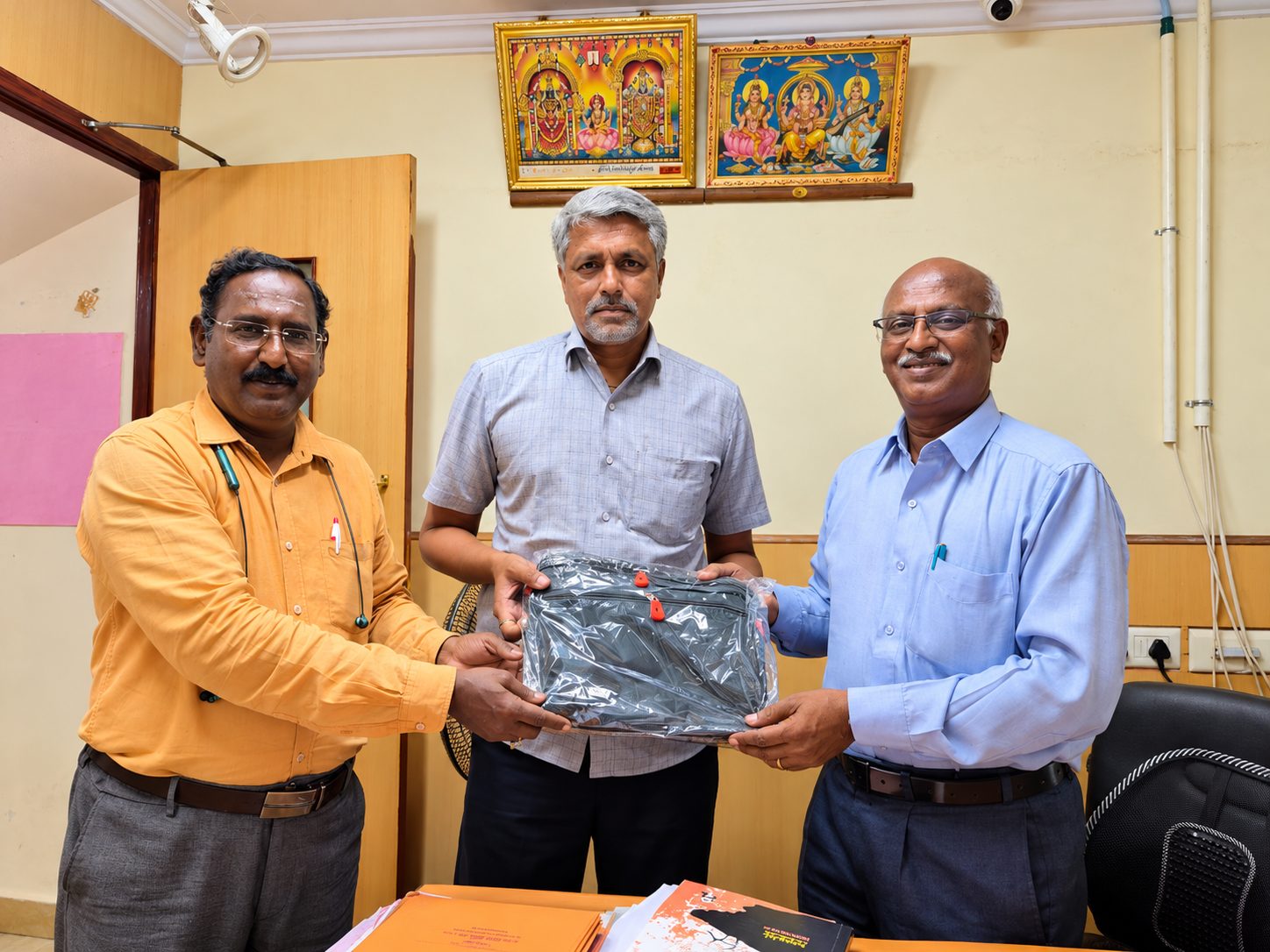 G. Selvakumar receiving a bag as a recognition gift