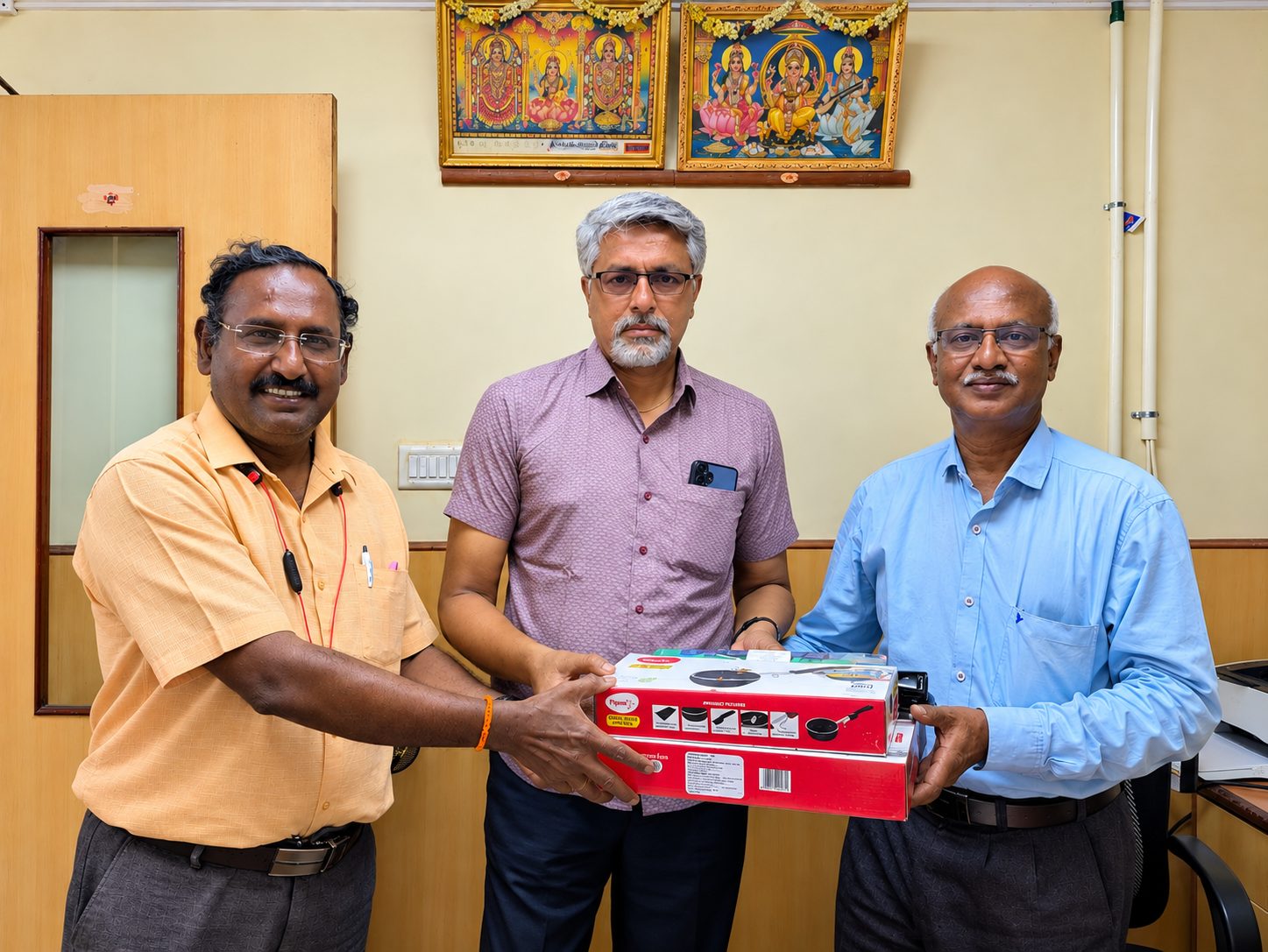 G. Selvakumar receiving a cookware set as a recognition gift